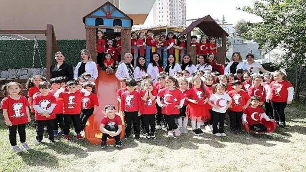 Nar çiçeklerinde tatil zamanı