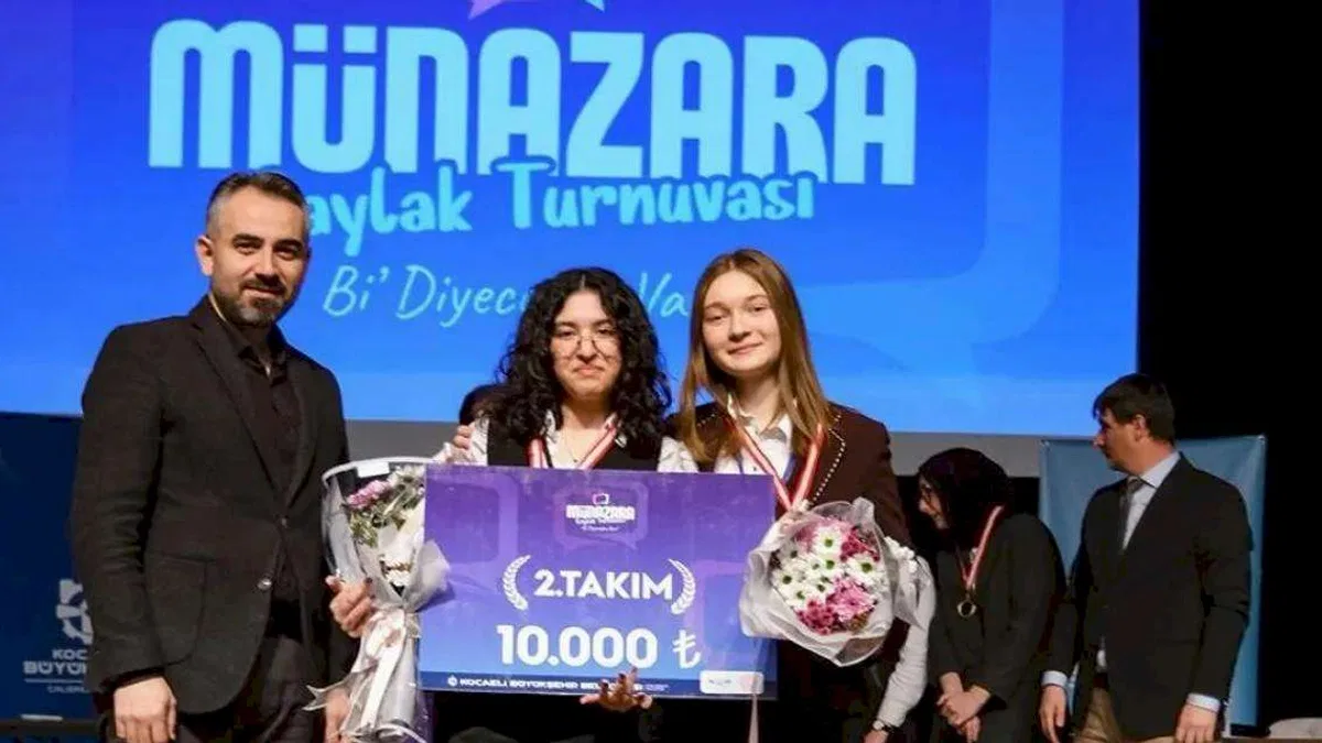 Kocaeli’de genç münazırlar, “Bi’ Diyeceğim Var” dedi