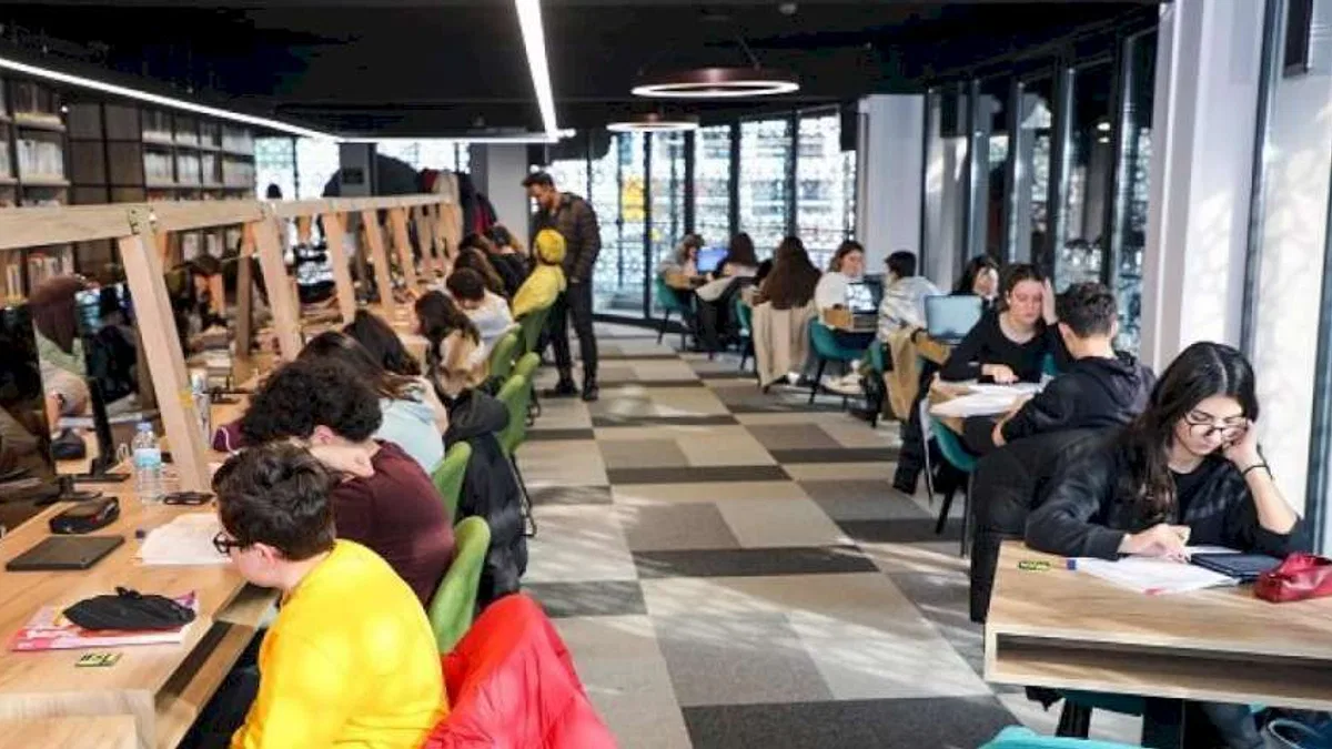 Kayseri Talas'ta 515 bin kişi Uyumayan Kütüphane'de