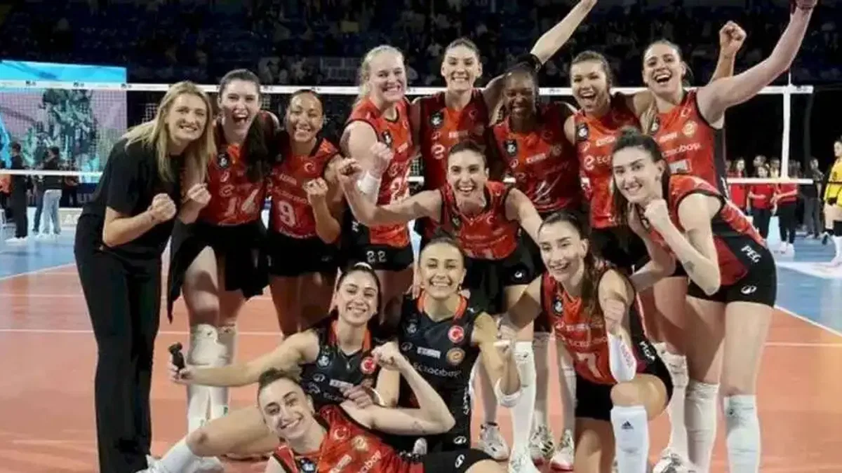Eczacıbaşı Dynavit, AXA Sigorta Kupa Voley final biletini aldı