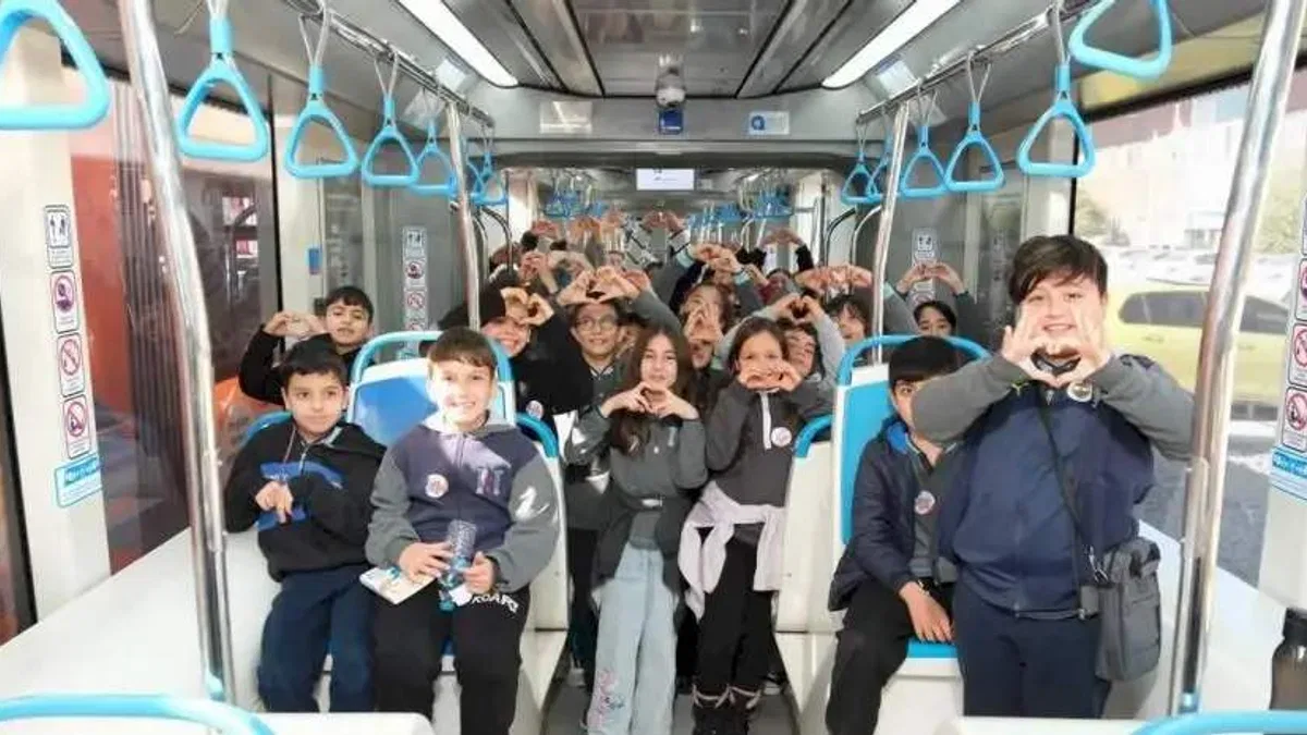 Antalya’da öğrenciler raylı sistemleri keşfetti