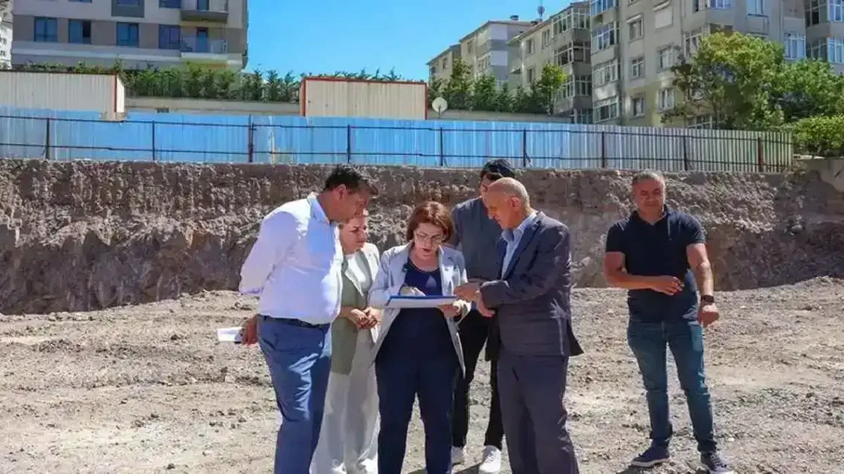 Maltepe’de Zümrütevler ve Girne’ye Yeni Mahalle Evleri