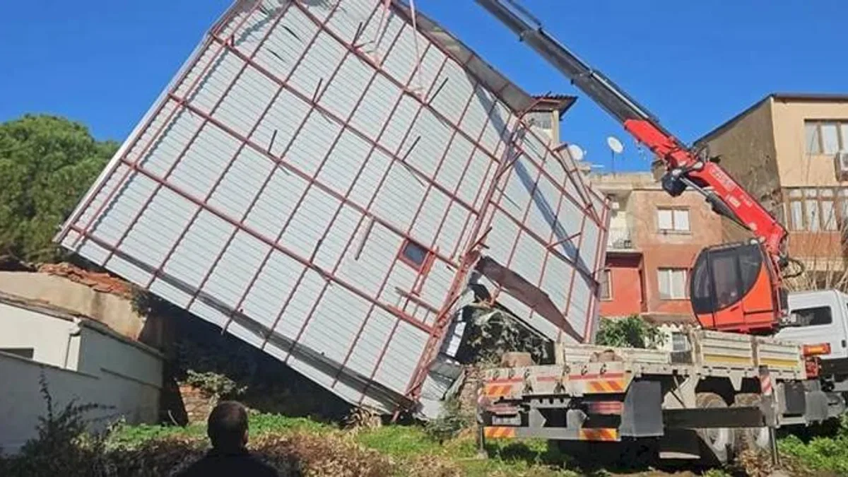 İzmir Büyükşehir'den sağanak ve fırtına mesaisi