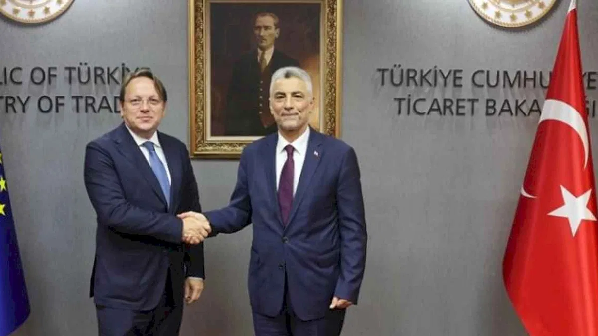 Bakan Bolat, AB Komisyonu Üyesi Varhelyi ile görüştü