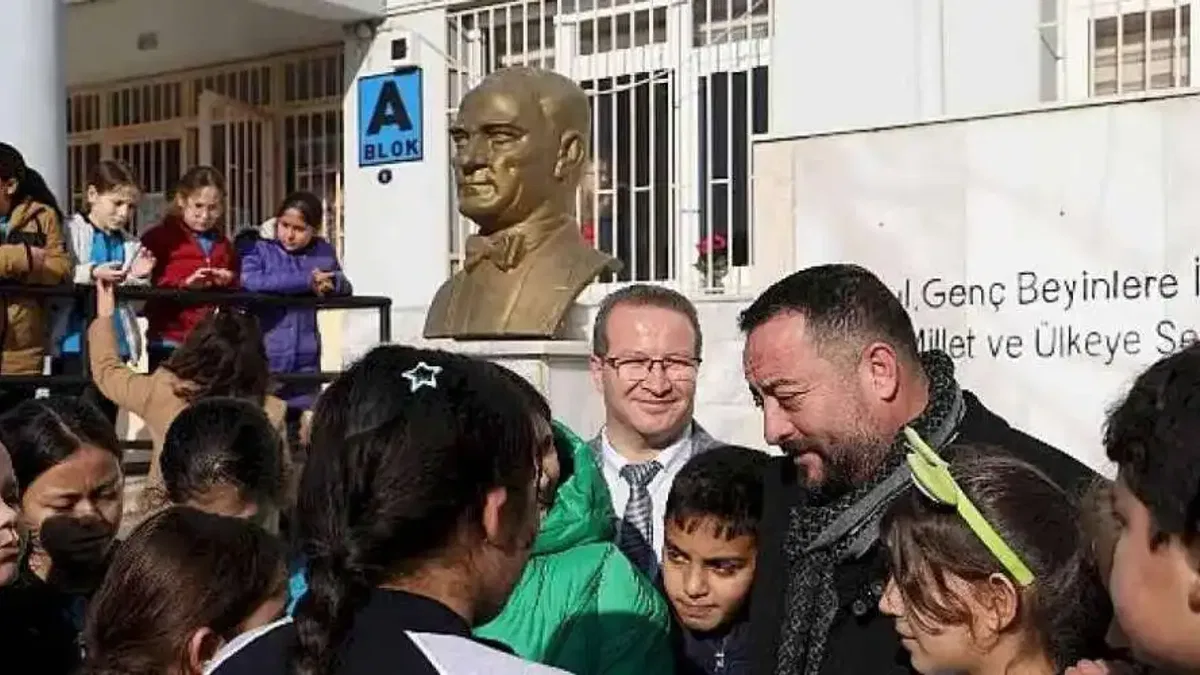 Başkan Turan çocukların yeni yıl sevincine ortak oldu