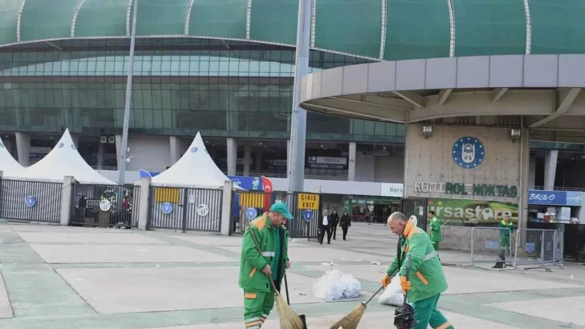 Bursa'da stadyum temizliğine Osmangazi desteği