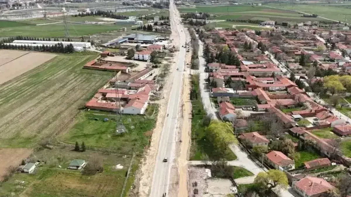 Eskişehir'de yollar genişliyor sürücülerin yüzü gülüyor
