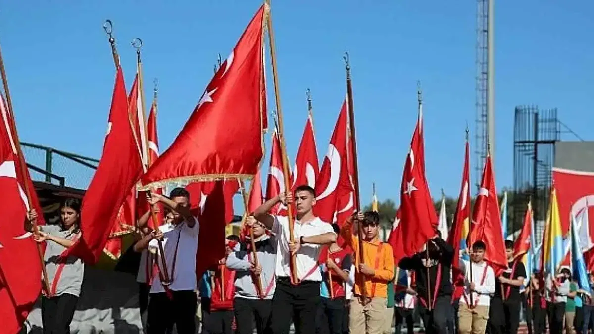 Aliağa, Cumhuriyetin 101. Yılında Atatürk Stadında Buluştu