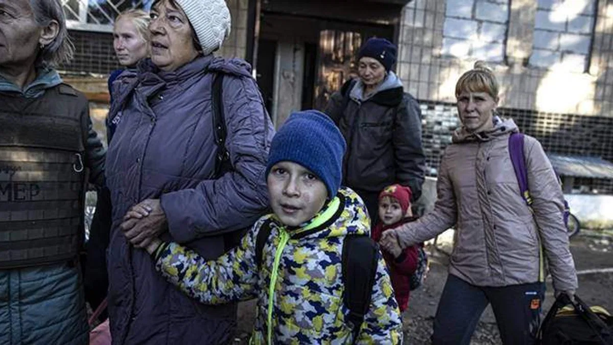 Harkiv bölgesinde cephe hattına yakın yerleşim birimlerinden tahliyeler sürüyor
