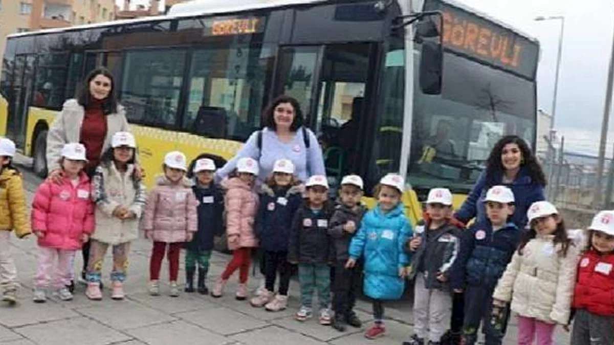 Çocuklara Otobüste Deprem Eğitimi