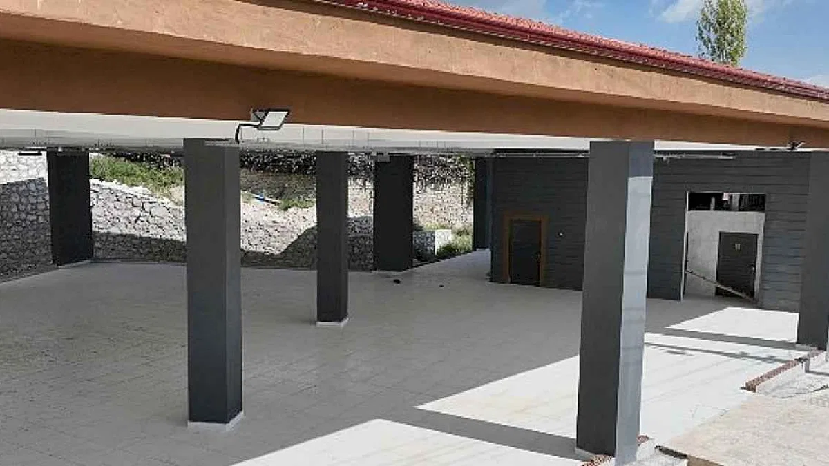 Korkuteli Dereköy'de çok amaçlı salon inşaatı sona yaklaştı