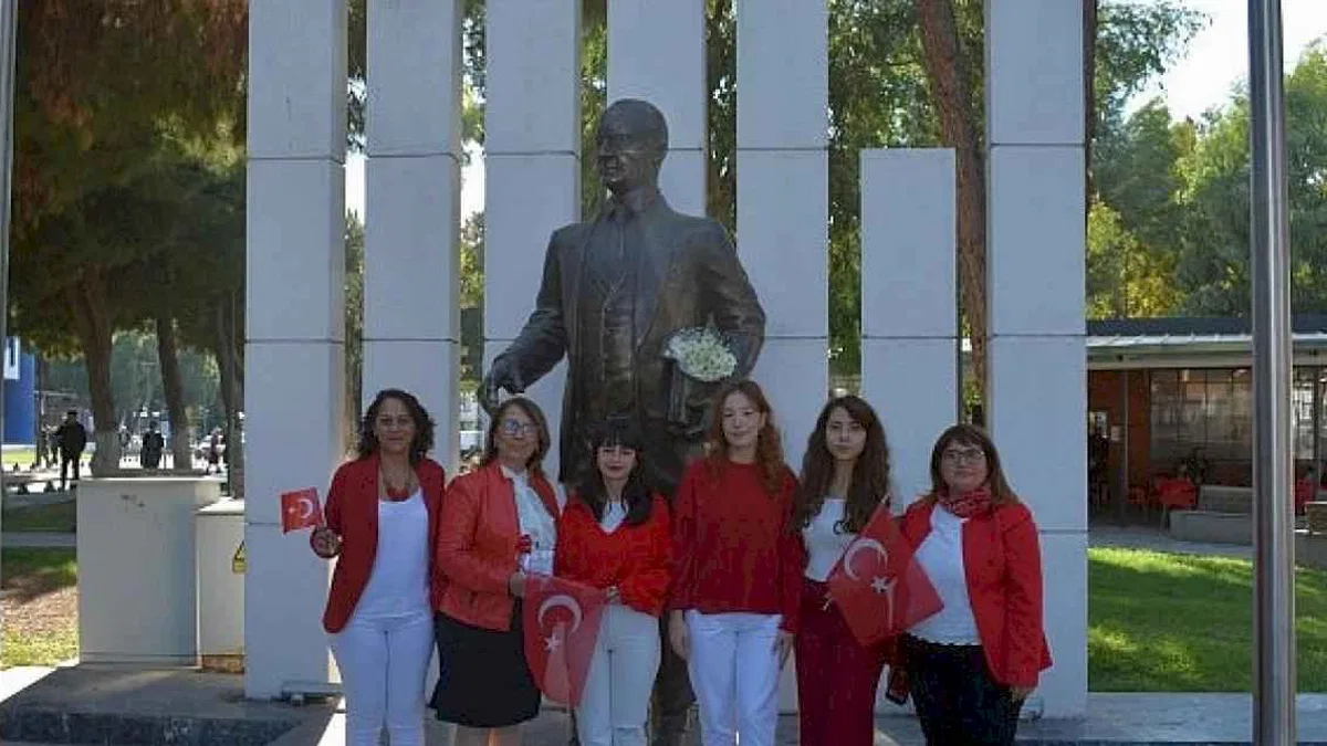 EÜ Hemşirelik Fakültesinden "Cumhuriyet Yürüyüşü -Kırmızı Beyaz Yürüyüş"