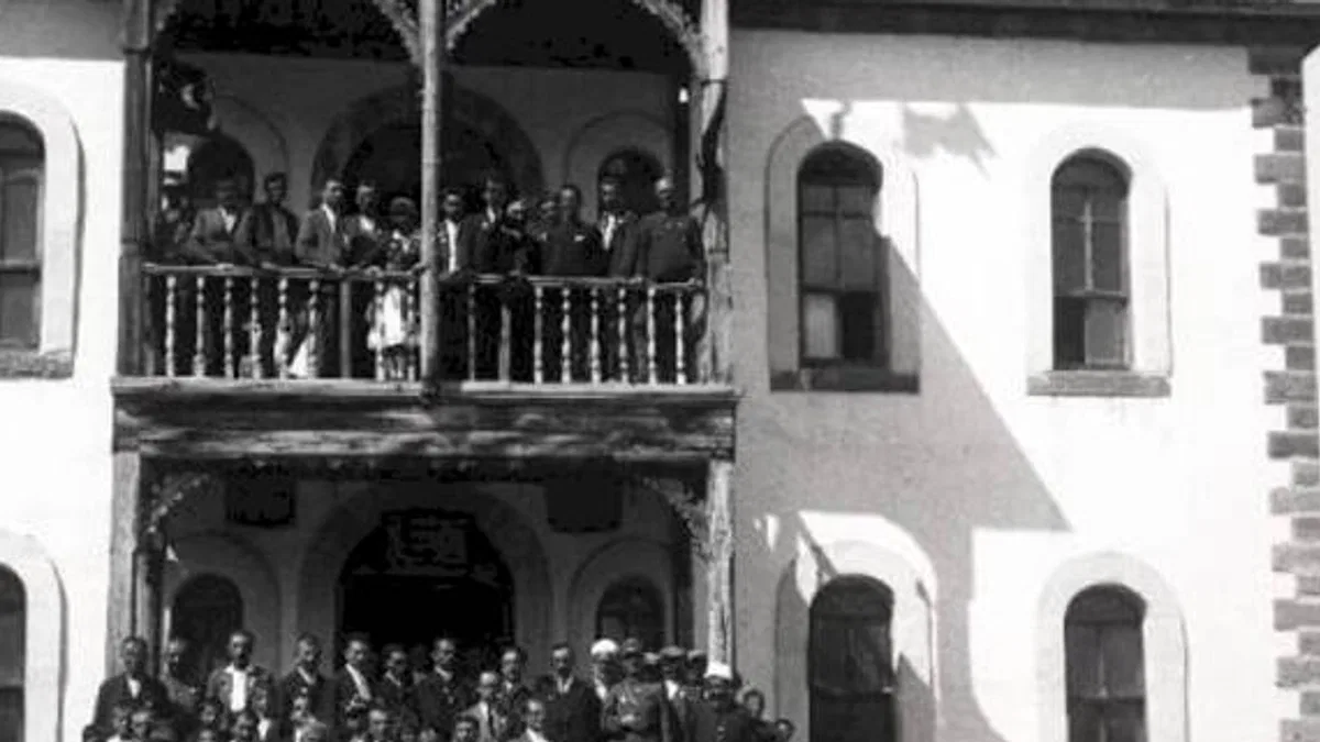 Bilkom, Cumhuriyetin İlk Yıllarına Ait Görülmemiş Fotoğrafları Geleceğe Taşıyor