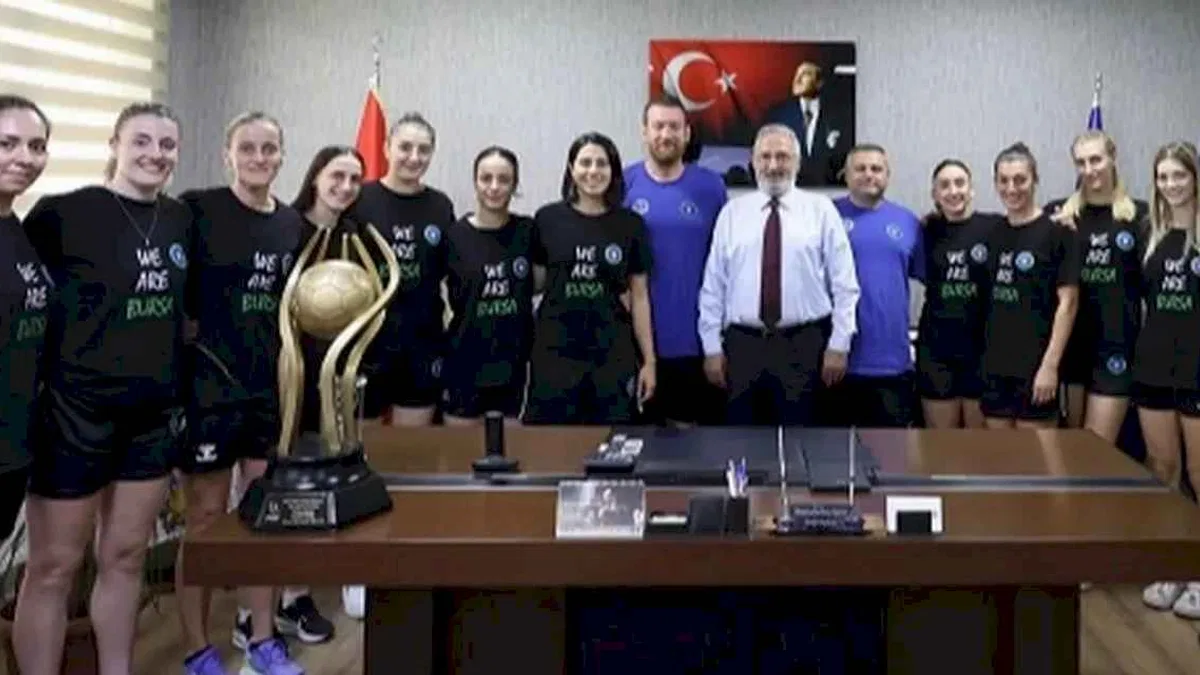 Bursa Büyükşehir Belediyespor Kadın Hentbol'da imzalar atıldı