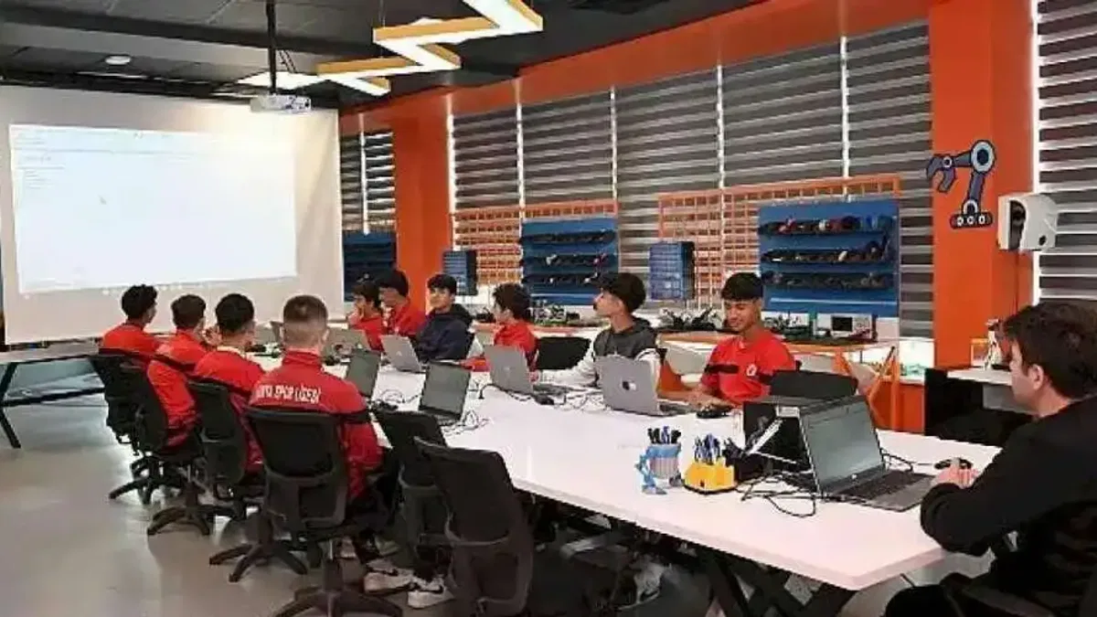 Selçuklu Gelişim ve Teknoloji Akademisi'nde Eğitimler Devam Ediyor