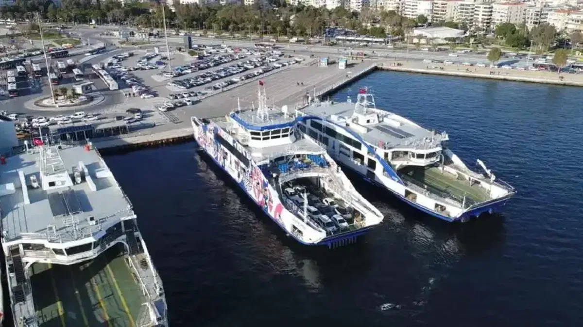 İZDENİZ'in ek seferleriyle 20 bin araç trafiğe çıkmadı