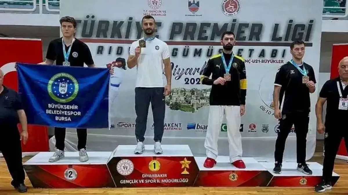 Bursa Büyükşehirli karateciler Diyarbakır’da parladı