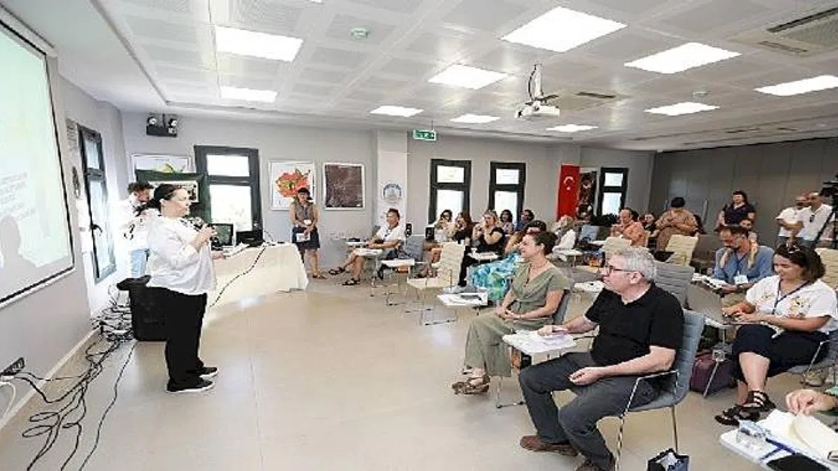 Genç Gazeteciler Efes Tarlası Yaşam Köyü'nde ustalarla buluştu