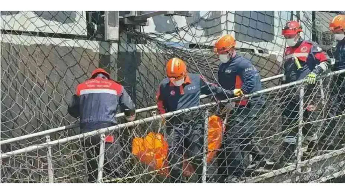 Trabzon’da İHA saldırısı kurbanı denizci gemiden çıkarıldı