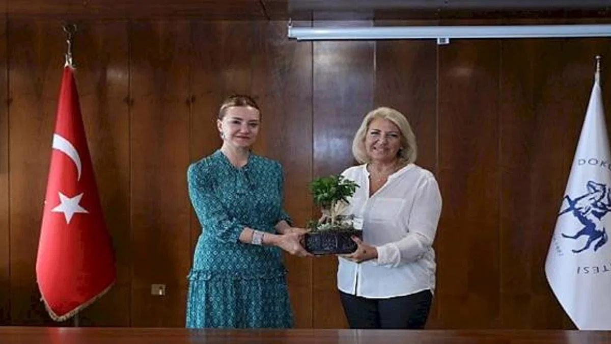 DEÜ'lü Sihirli Parmaklardan Rektör Hotar'a Ziyaret