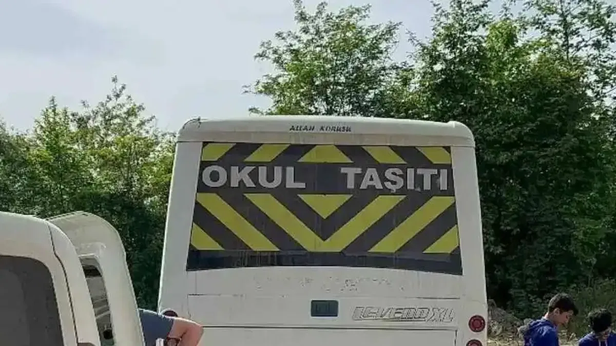Servis sürücüsü, öğrencilerle birlikte polisten kaçtı