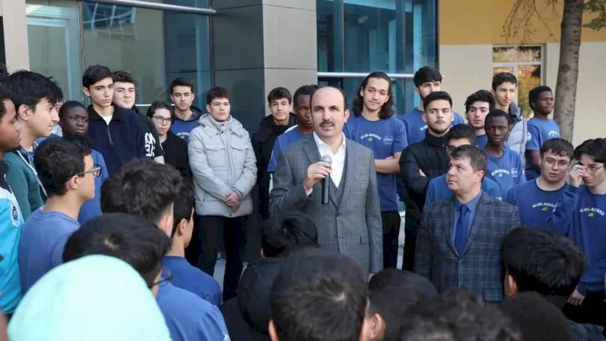 Konya'da Başkan Altay'dan uluslararası liselilere ziyaret