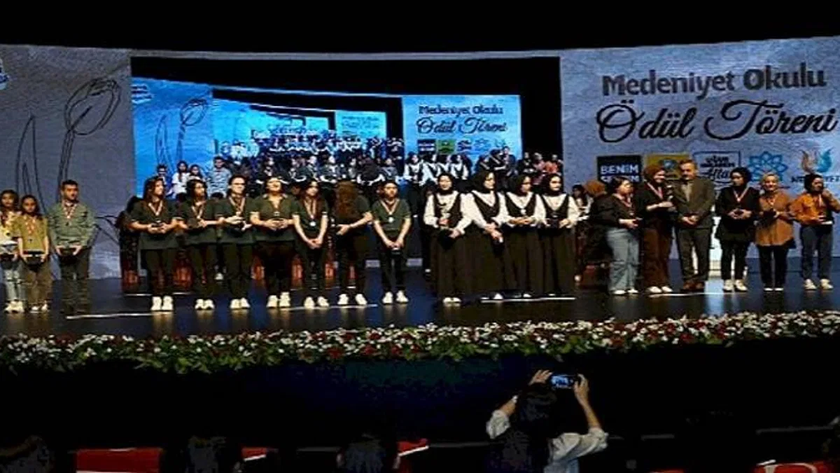 Konya Büyükşehir'in Yarışmalarında Dereceye Giren Öğrenciler Ödüllerini Aldı