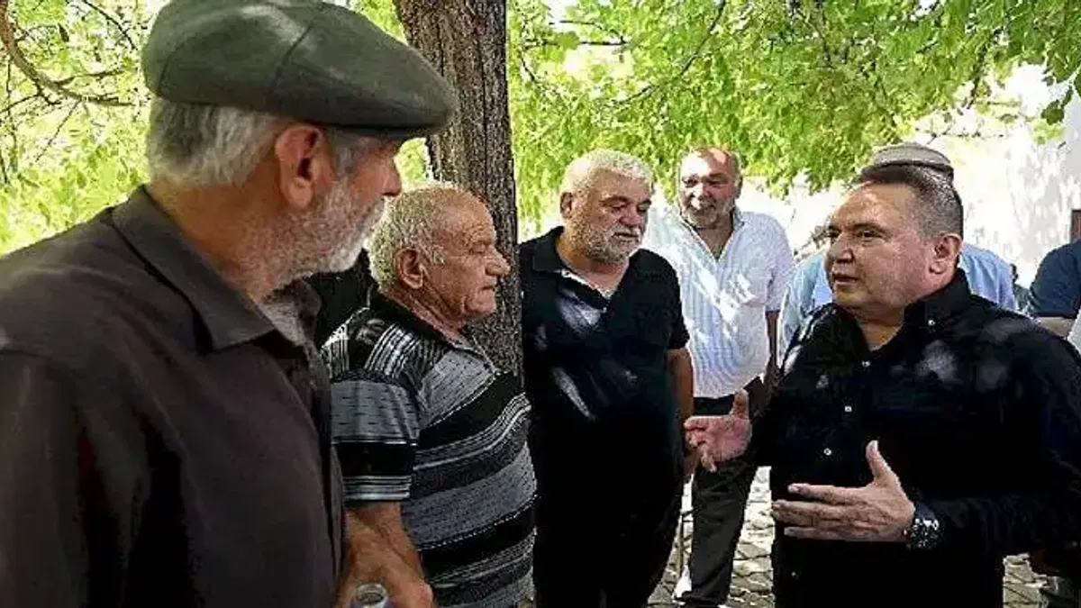 Başkan Böcek biçerdöverle buğday hasadı yaptı