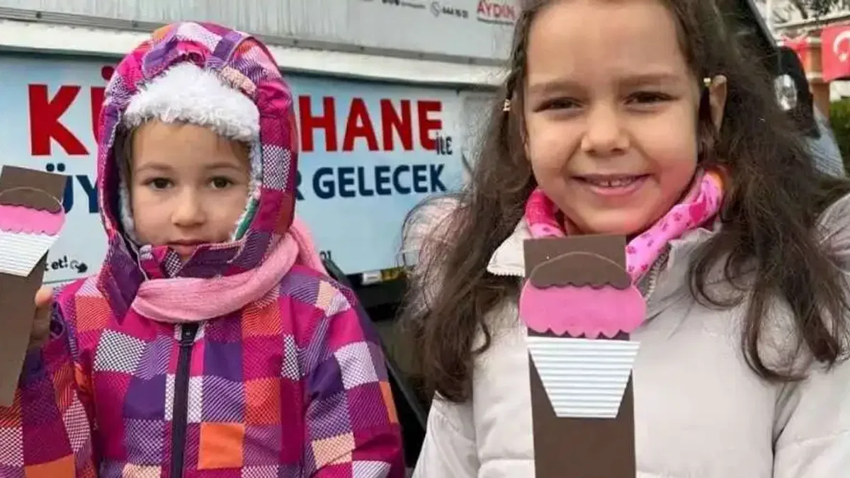 Bursa'da çocuklar kendi kitap ayraçlarını tasarladı