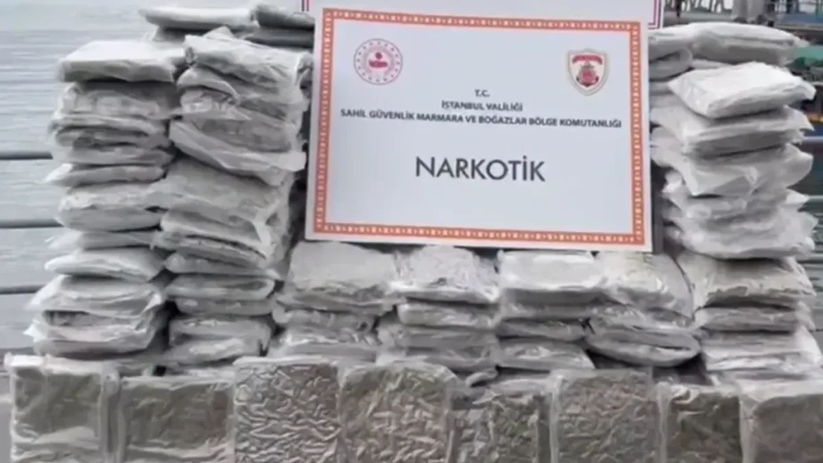 İstanbul açıklarında narko operasyon... Kilolarca skunk ele geçirildi