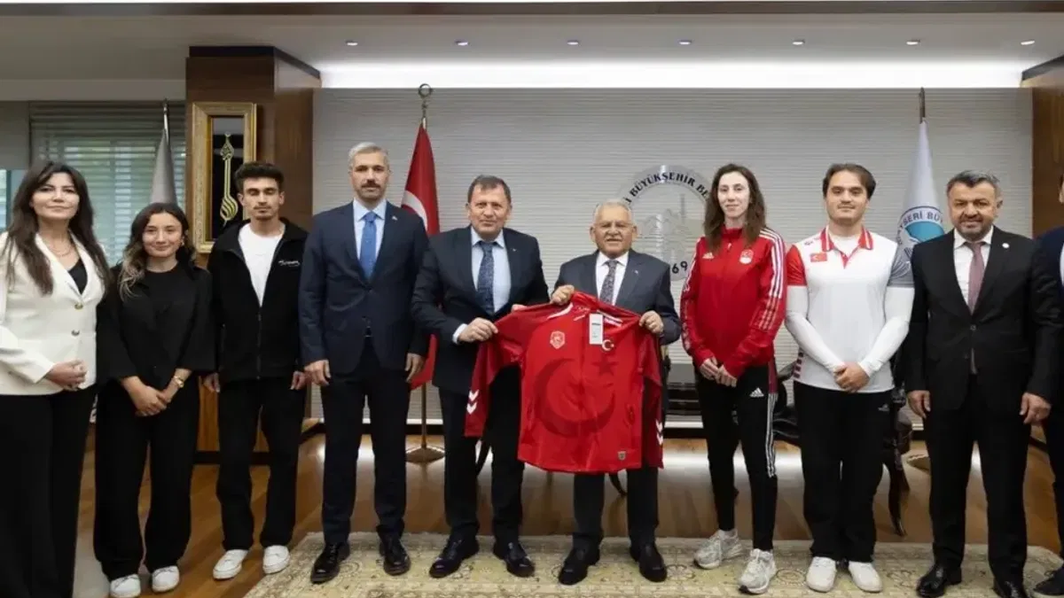 Kayserili gençlerden Büyükşehir'e ziyaret