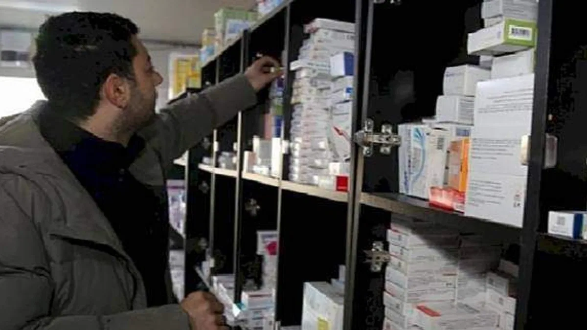 Defne'deki çadır kentte sahra eczanesi