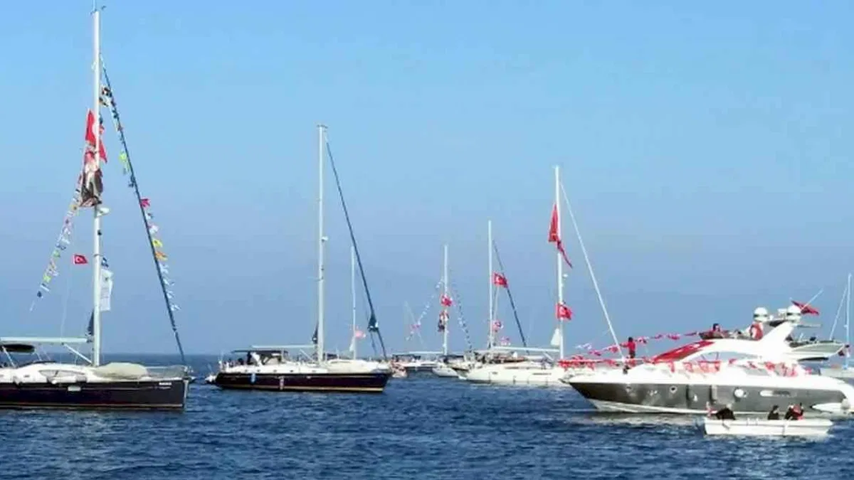 Bursa Mudanya'da Cumhuriyet sevdası denize taştı