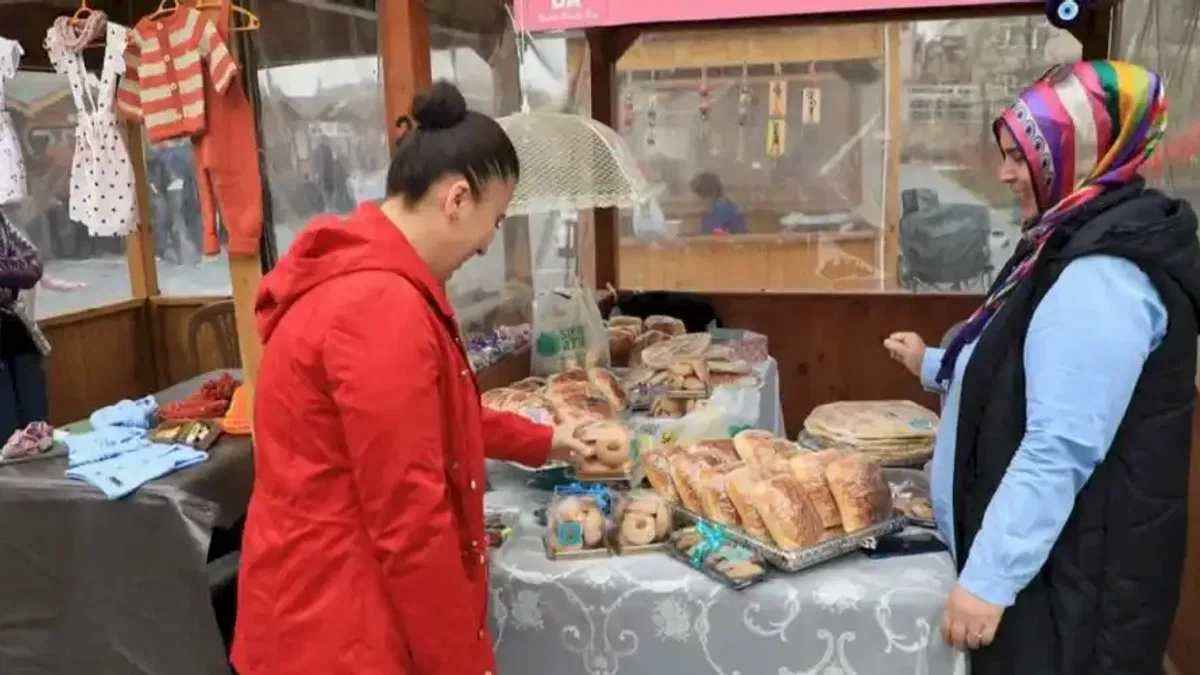 Kayseri Talas'ın Maharetli Eller Kadın Üretici Pazarı'na büyük ilgi