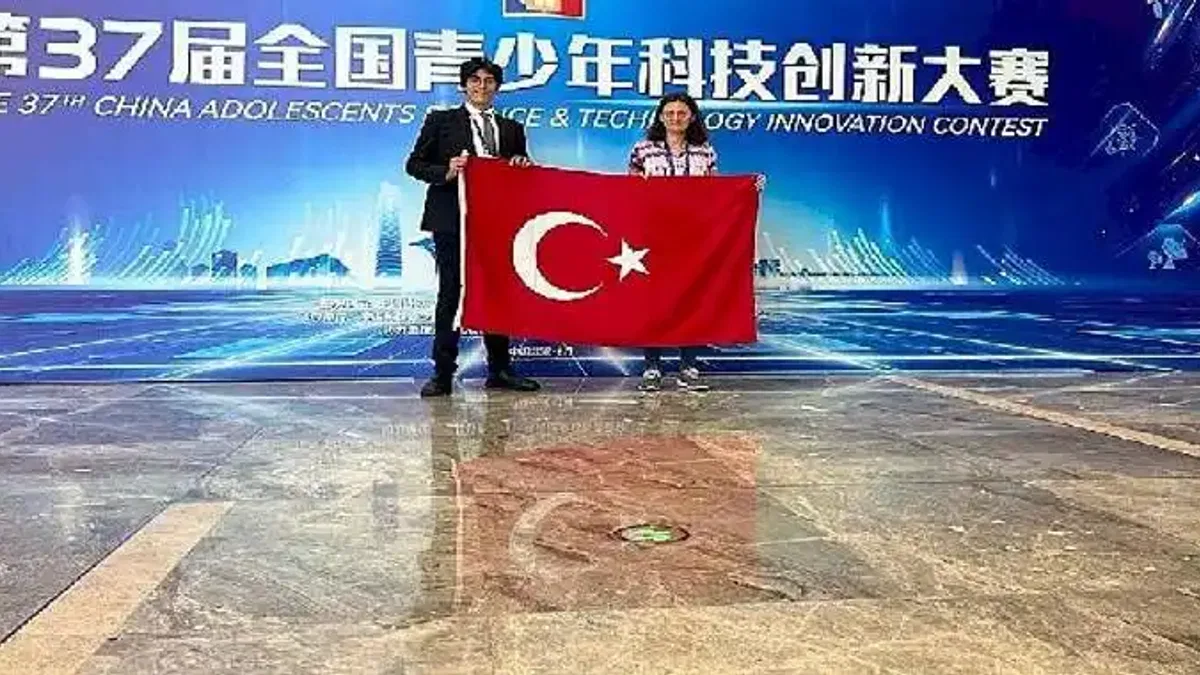 Bucalı öğrenci Asya'nın kalbinden ödülle dönüyor