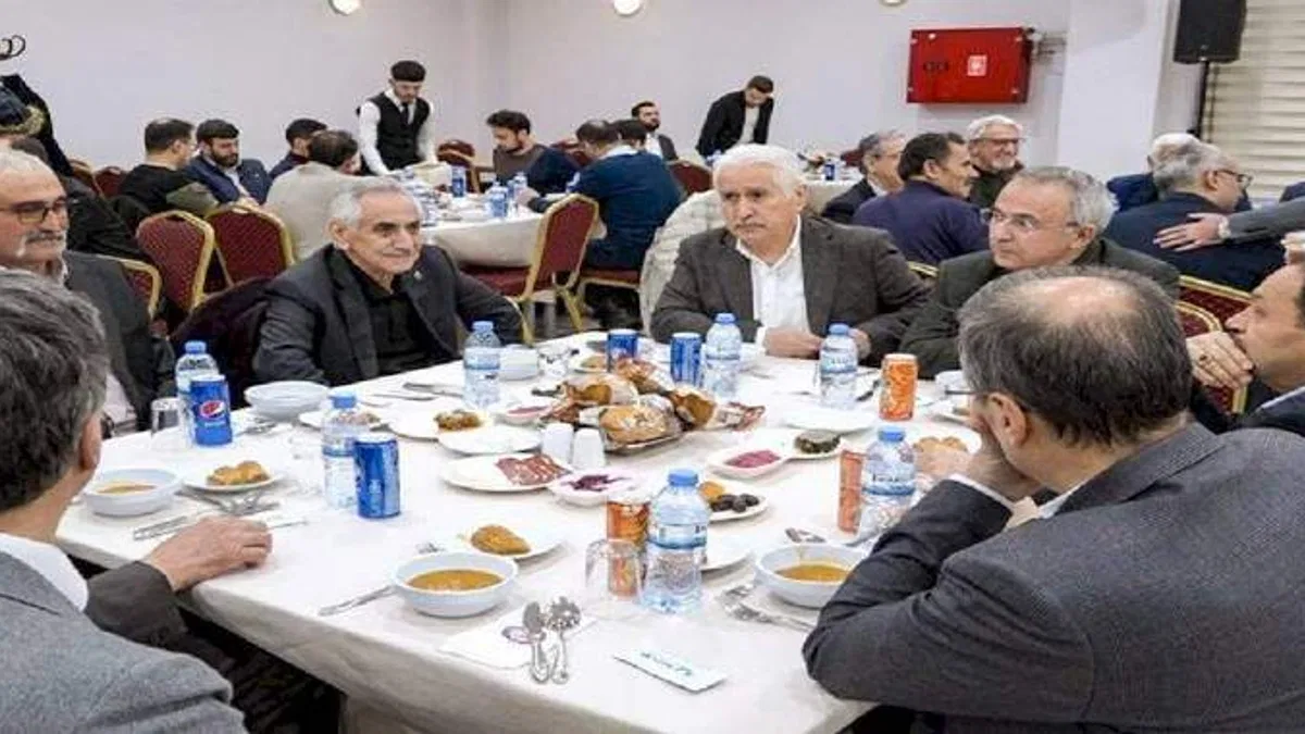 Hacılar Vakfı'ndan iftar yemeği