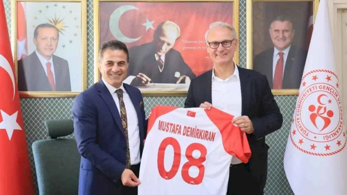 THF Başkanı Kılıç, Rize ve Artvin’de hentbol için görüşmelerde bulundu