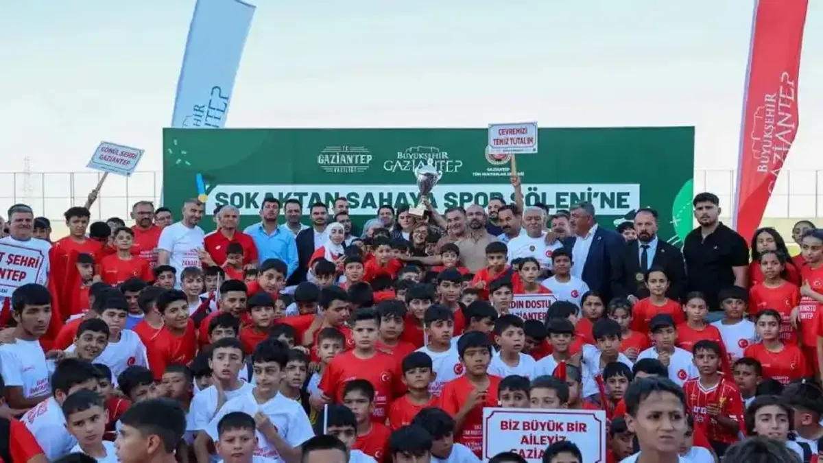 Gaziantep'te sokaktan sahaya spor şöleni