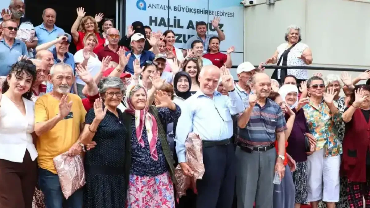 Antalya'da kalplere dokunan buluşma