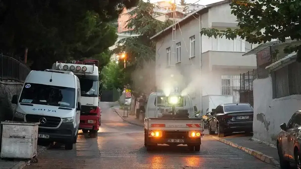 İstanbul Maltepe’de ilaçlama çalışmaları sürüyor