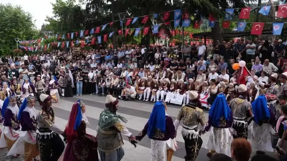 Trabzon’da Uluslararası Horon Festivali'ne yoğun ilgi