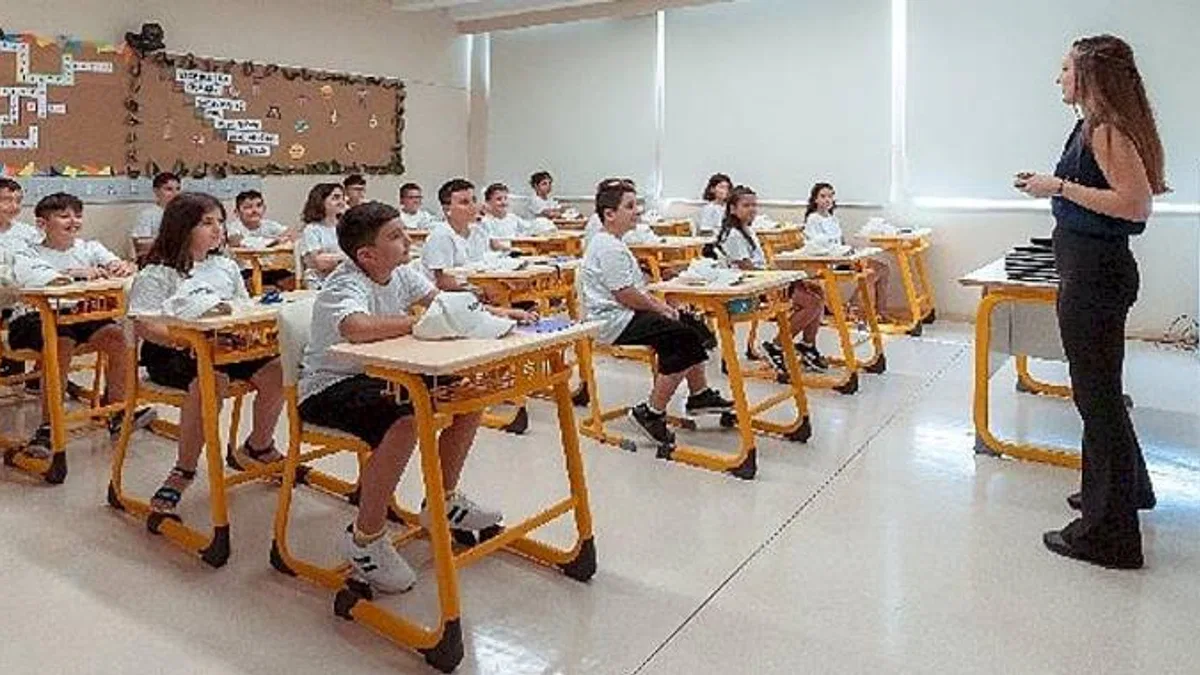 Darüşşafaka'da ilk ders zili bu yıl depremden etkilenen öğrenciler için de çaldı