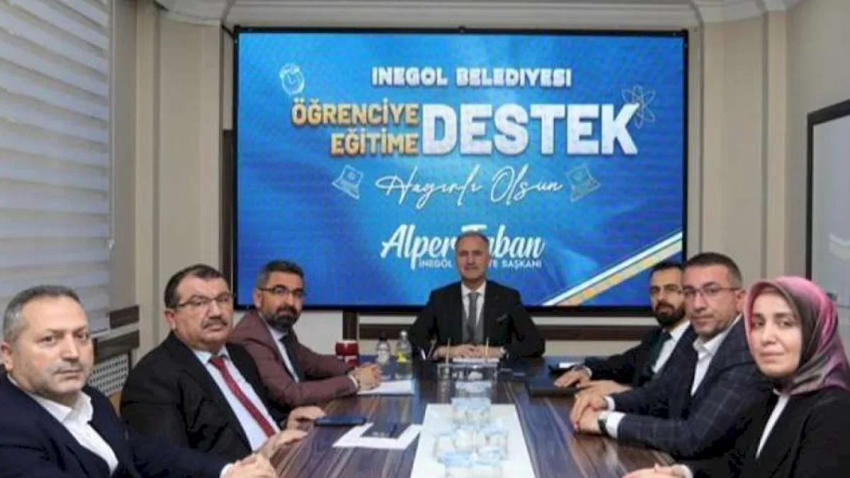 Bursa İnegöl'de bin öğrenciye 1,5 milyon TL eğitim yardımı
