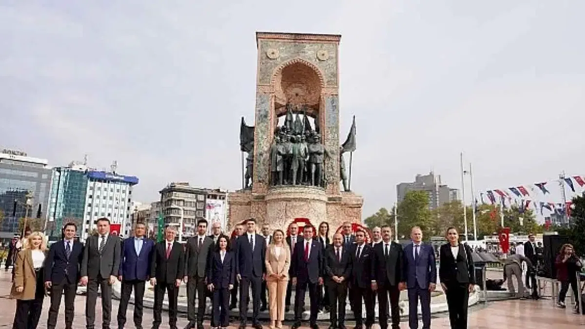 İstanbul'un Kurtuluşu'nun 101'inci Yılı Taksim'de Kutlandı