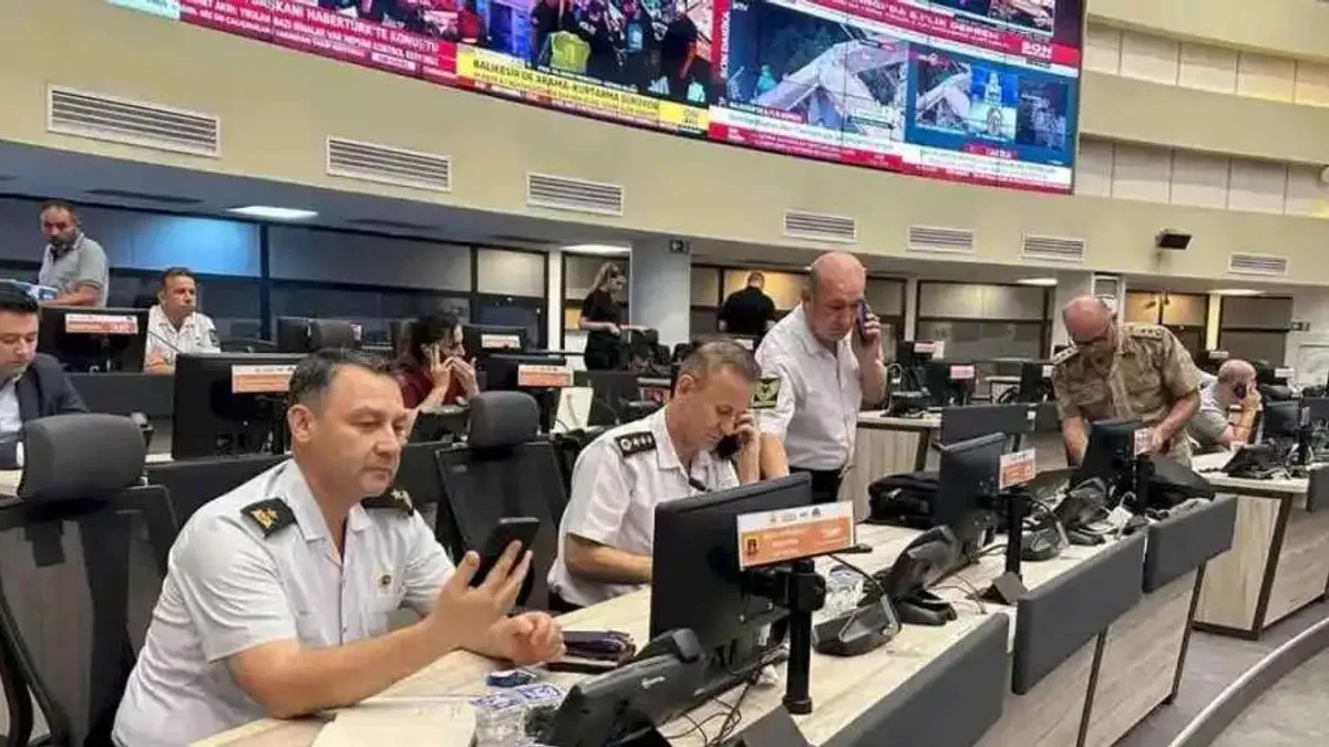 AFAD: 20 artçı deprem kaydedildi, 24 hasar ihbarı geldi