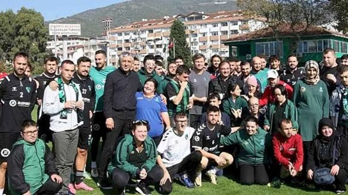 Özel çocuklardan Kocaelispor'a özel ziyaret