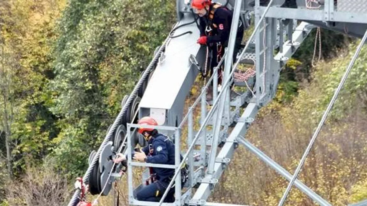 Kocaeli'de teleferik hattında nefes kesen kurtarma tatbikatı
