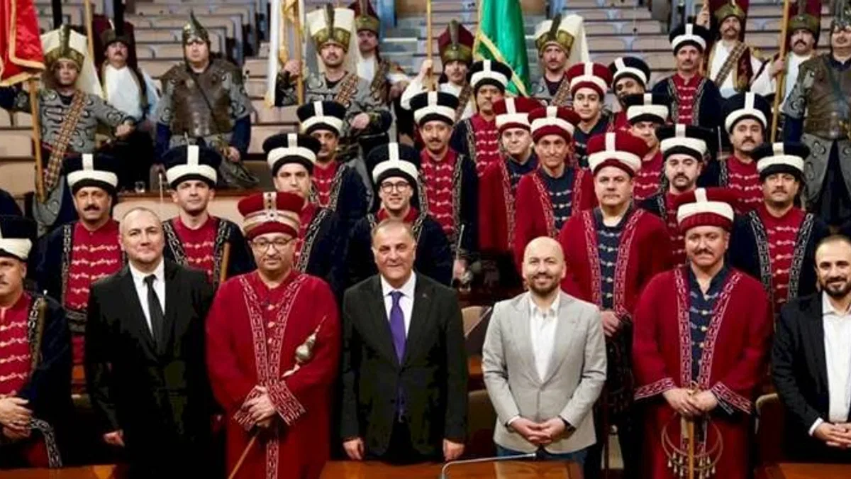 Milli maçta tribünleri coşturan mehteran Saraçhane'de