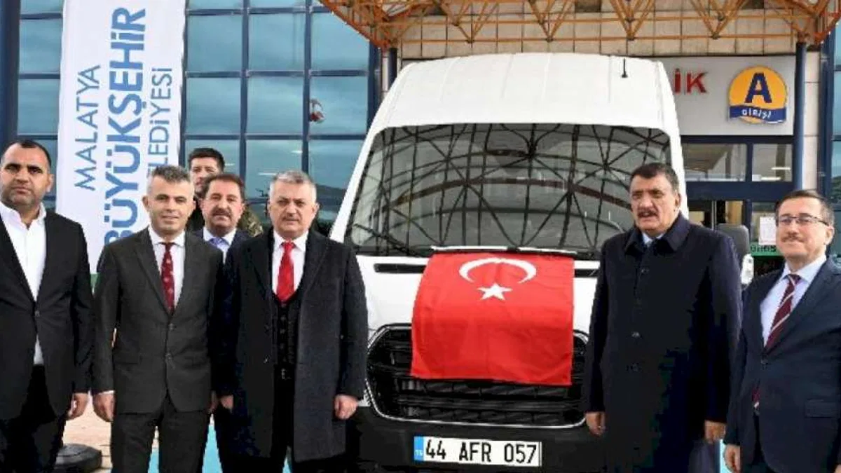 Malatya Büyükşehir'den TÖTM'e araç hediyesi