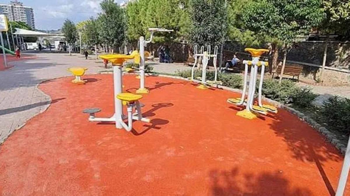14 ilçede 84 park ve spor alanının zemini yenilendi Çocuklar güvenle oynasın diye…